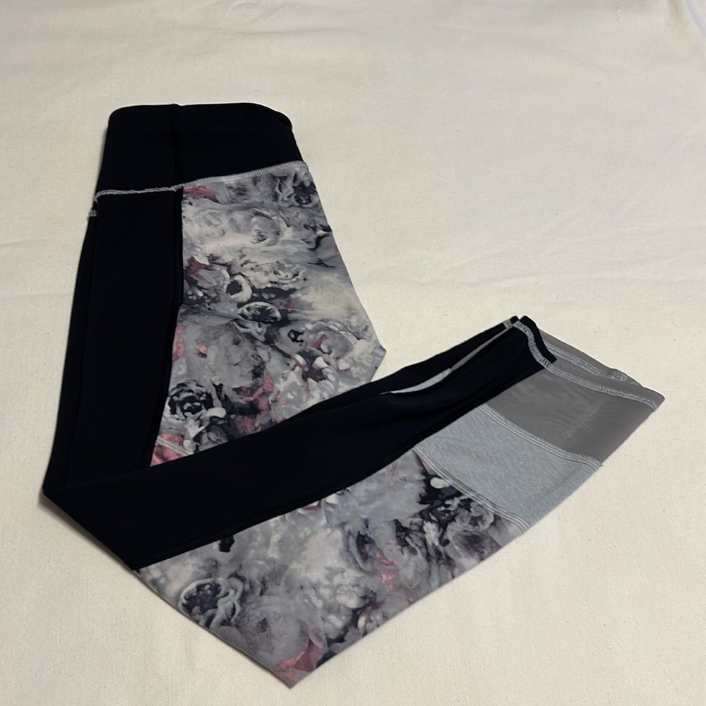 Lululemon If You’re Lucky Capri Size Four - Picture 6 of 9